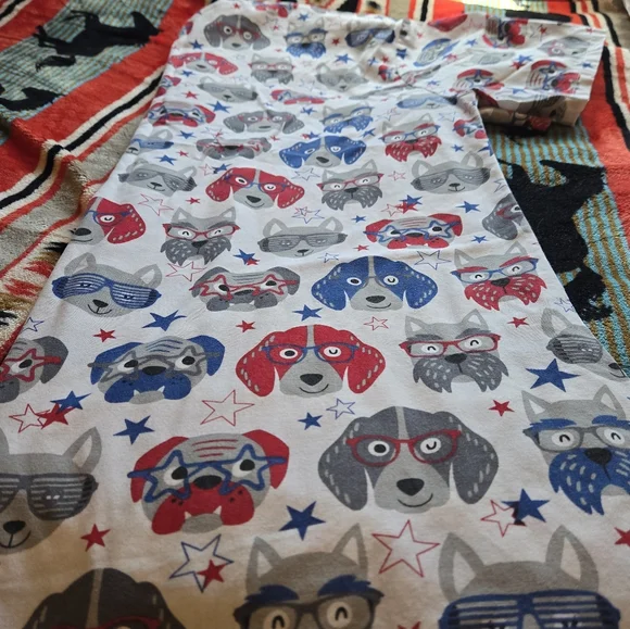 Ua scrub top size s with dogs - Picture 5 of 8